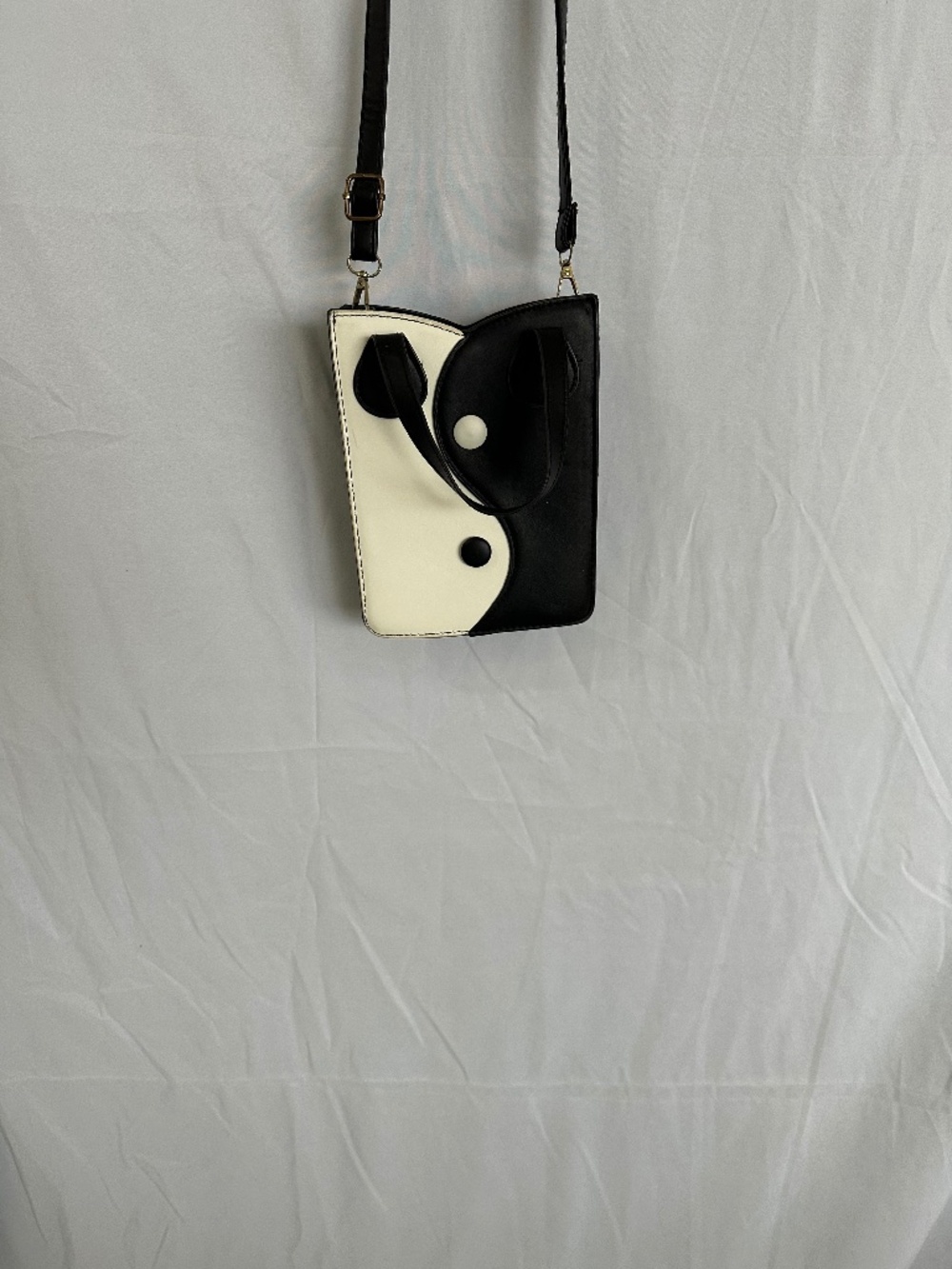 Double handle black and white Ying Yang small purse.